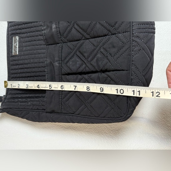 LARGE VERA BRADLEY BLACK
QUILTED PURSE / SHOULDER BAG
STRAP ADJUSTS - NICE GIFT! - Picture 6 of 8
